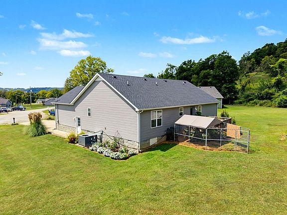 5th image of 127 Fiddlers Ct