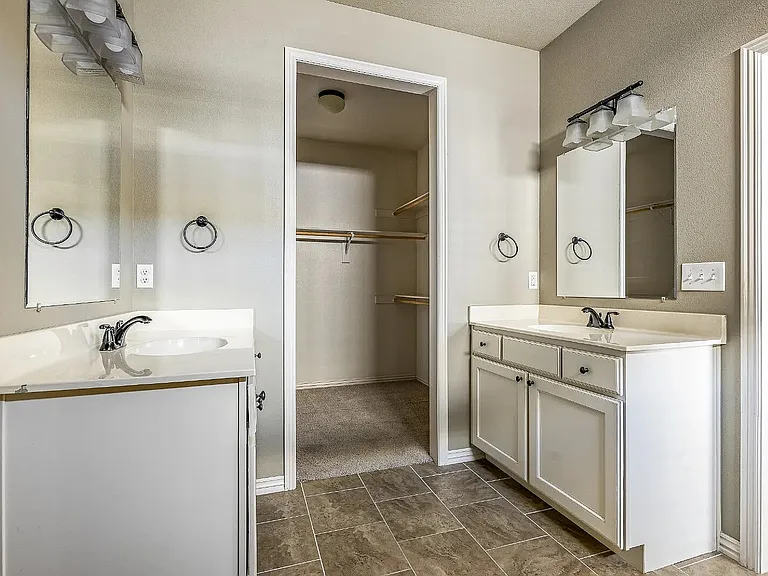 537 N Keats Dr — Photo 5