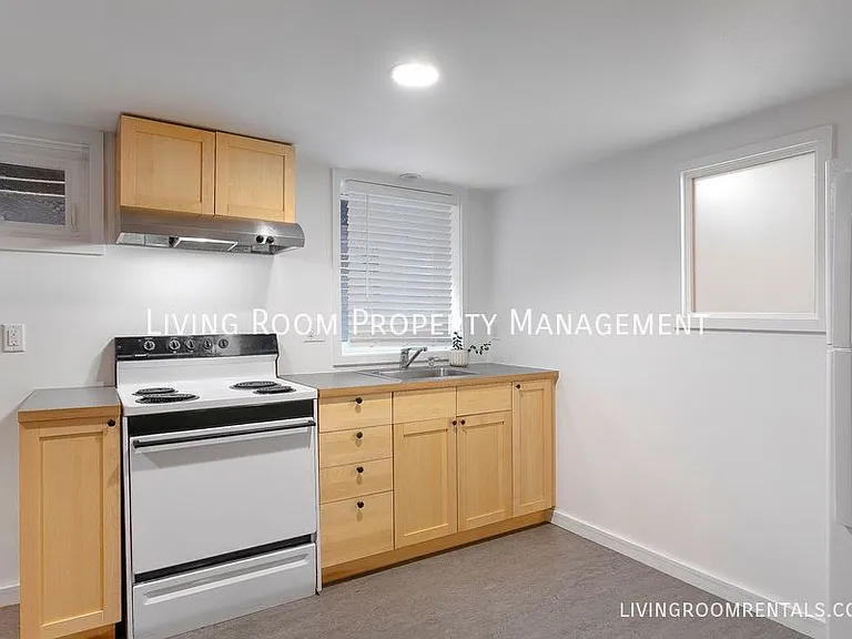2304 NE Emerson St #B — Photo 5