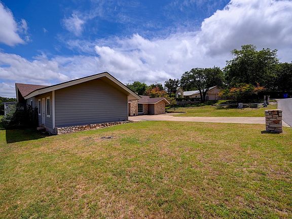4th image of 18 Country Ln