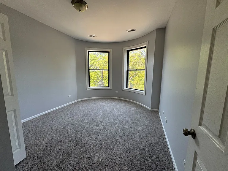 5900 S King Dr #C-3 — Photo 6