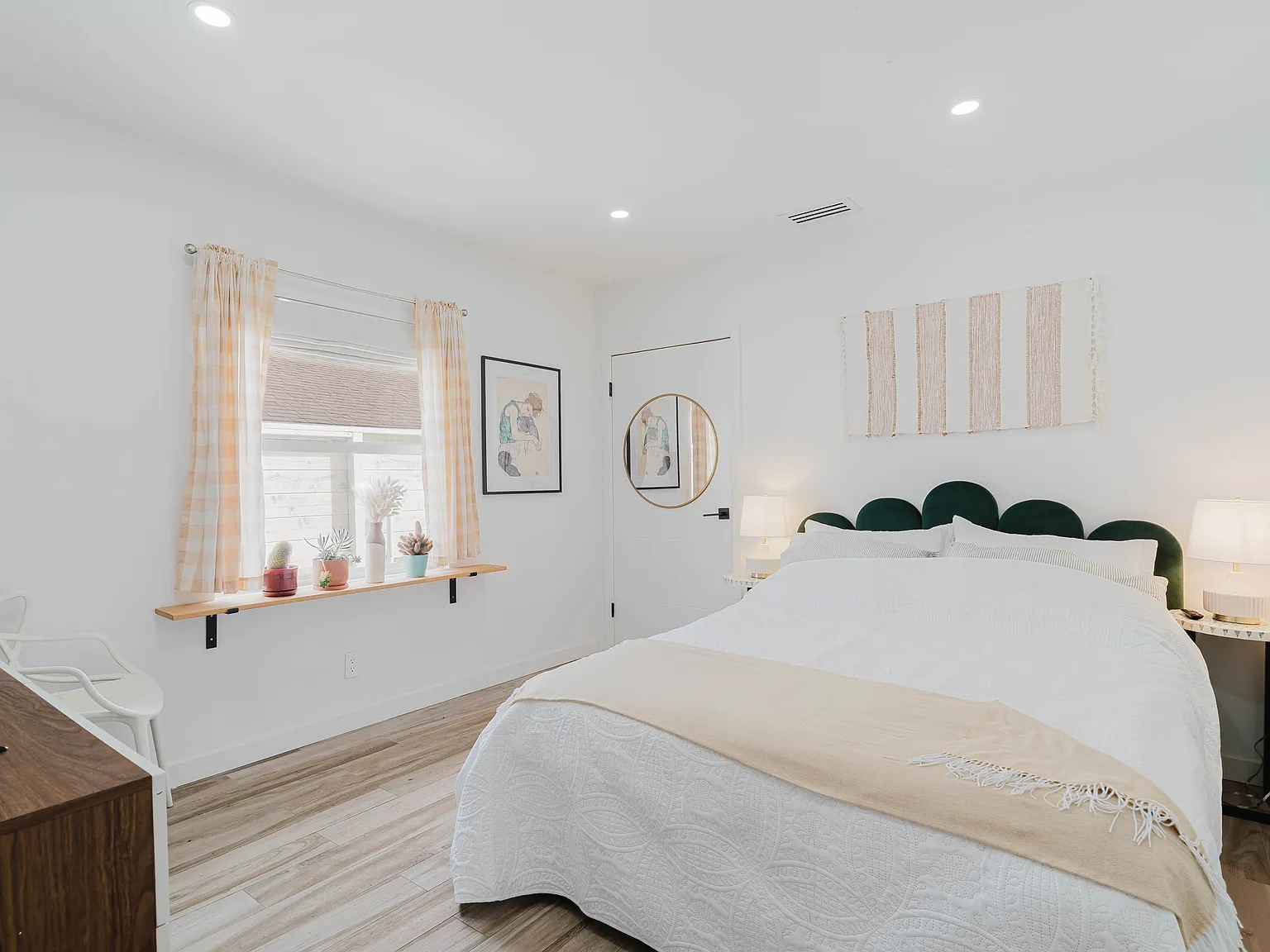 3 bed, 1800 sqft, $11,500 — Photo 3