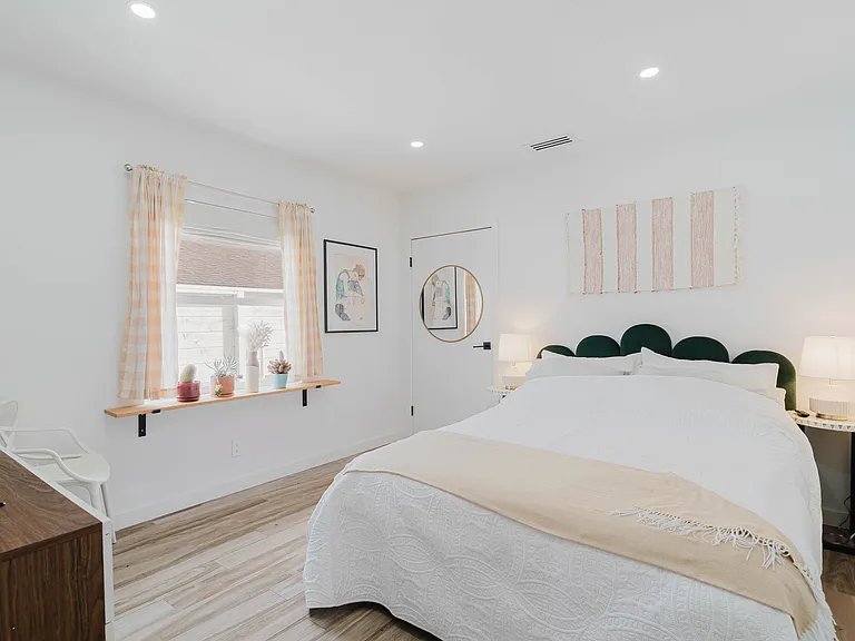 3605 Kelton Ave — Photo 3