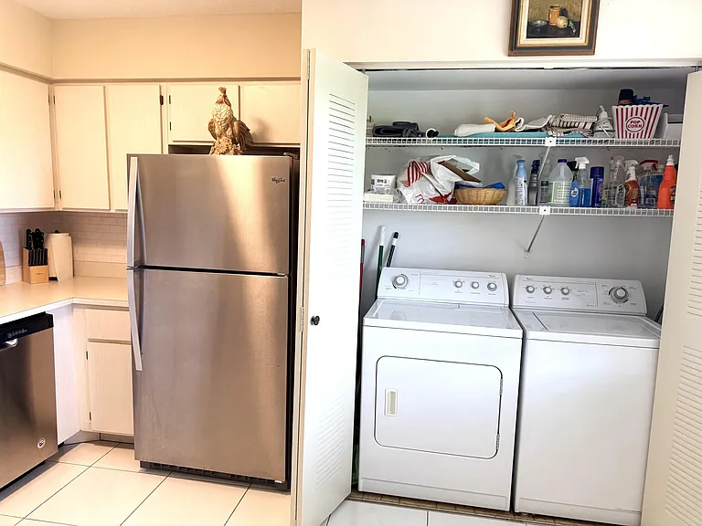 7146 Huntington Ln #403 — Photo 4