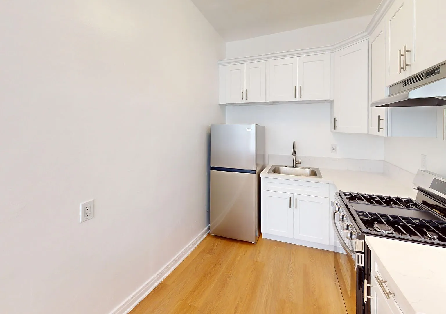 15Th - 2731 W. 15th Apts. — Photo 4
