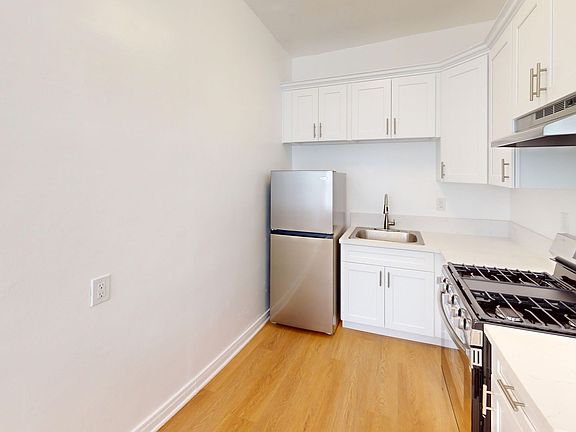 4th image of 2731 W 15th St #E90d7983f