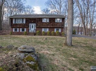 687 Stonetown Rd, Ringwood, NJ 07456