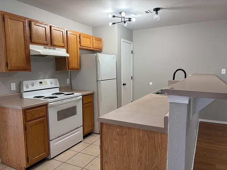 2709 Trailwood Dr #B — Photo 1