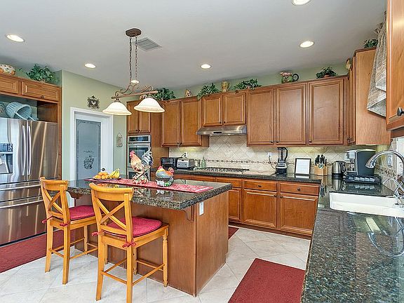3rd image of 1070 Crimson Dr