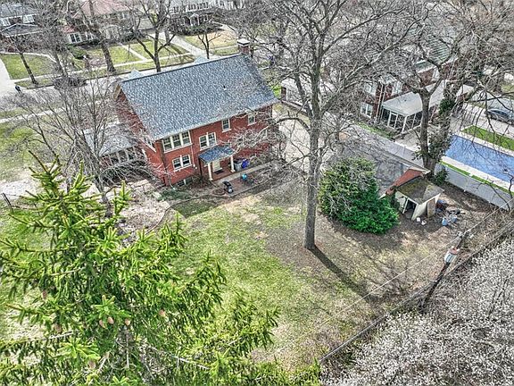 3rd image of 1548 W Macon St