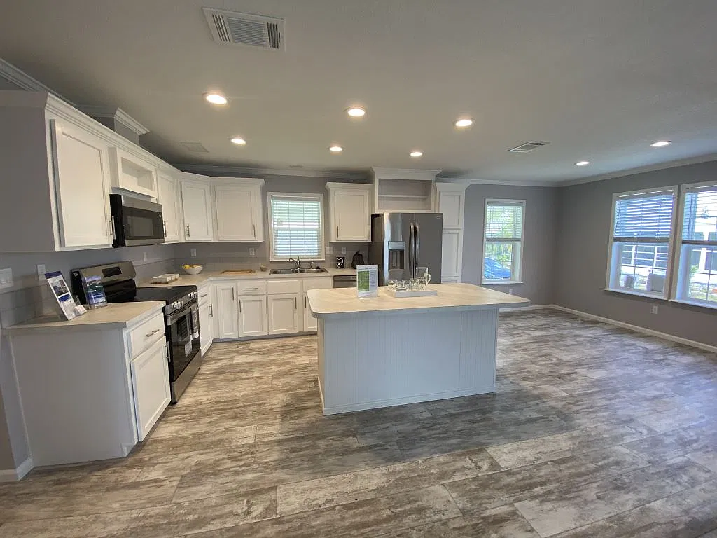 3 bed, 2.0 bath, 1356 sqft, $1,899 — Photo 3