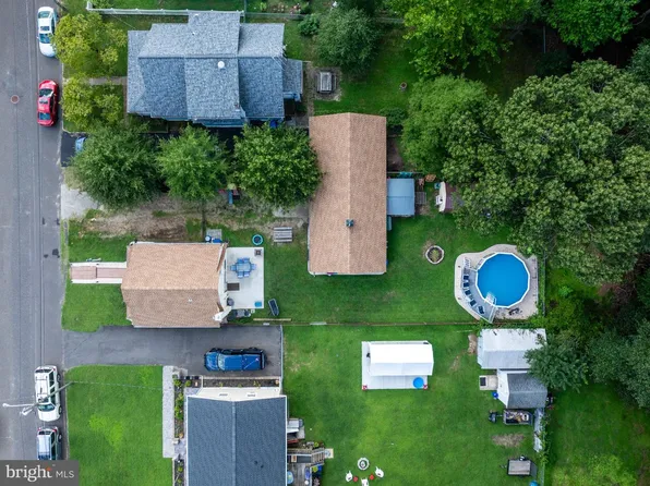 405 3rd St, Hainesport, NJ 08036