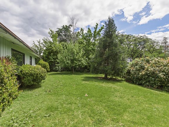 5th image of 1984 Woodlawn Dr