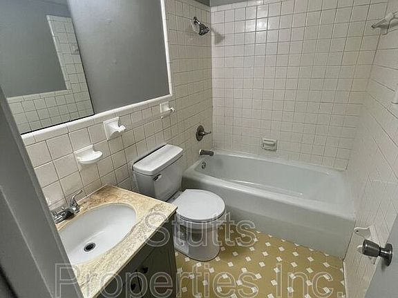5th image of 1975 Darby Dr Unit D-5
