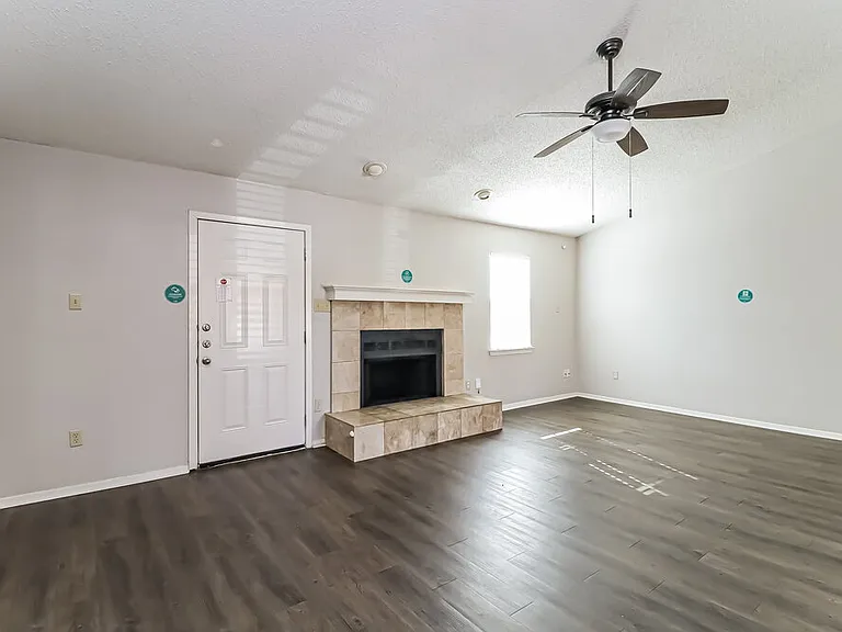 2917 Highlawn Ter — Photo 3