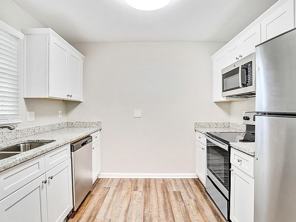 4th image of 851 Parkstone Dr