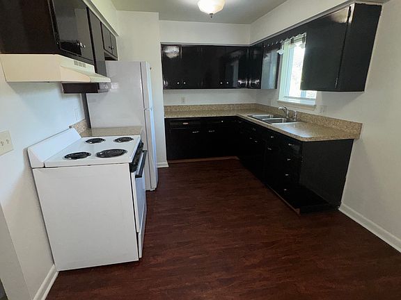 2nd image of 1032 Dennis St #2