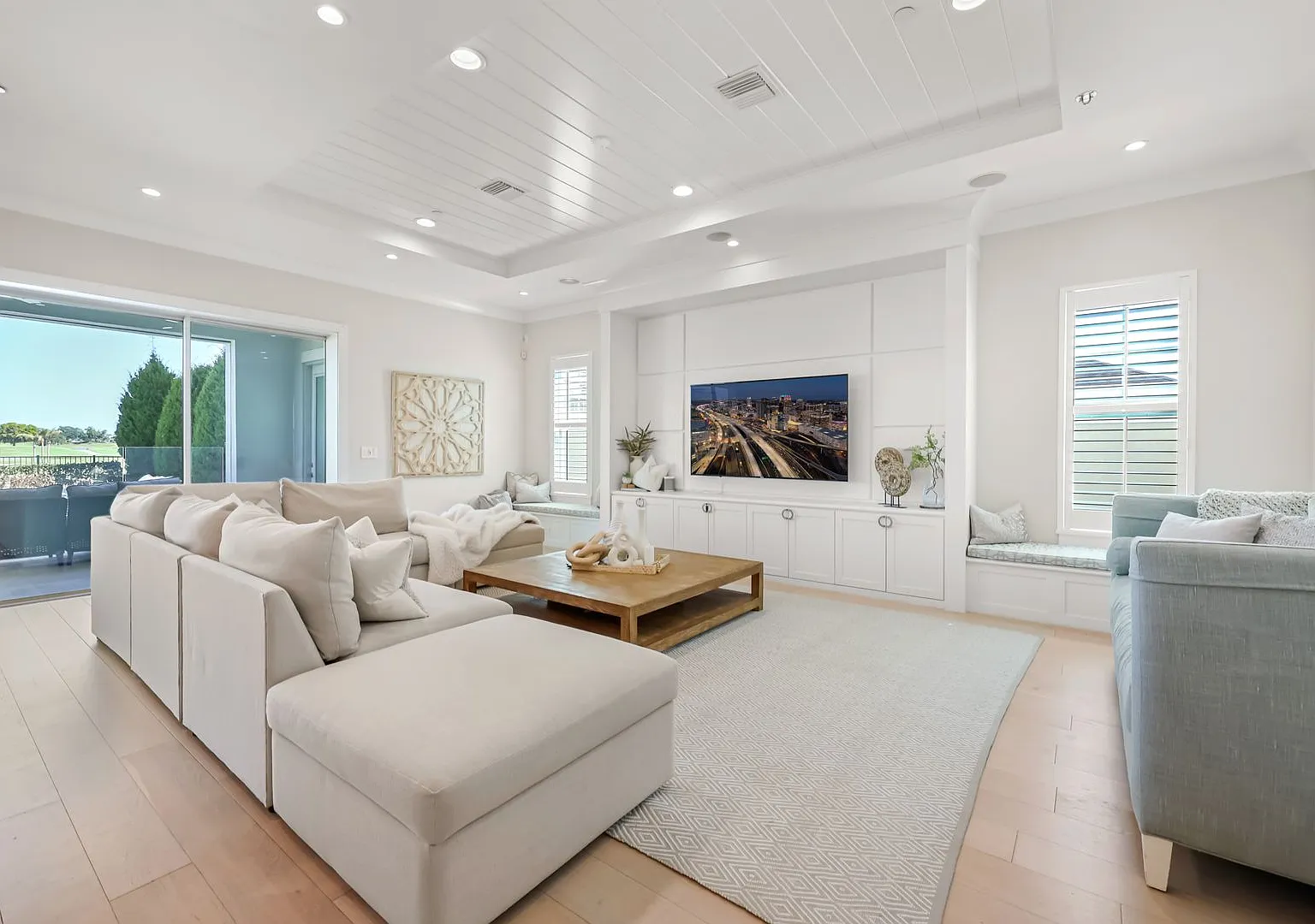 Fully Furnished Executive Estate | 6 Bedrooms | 4,928 Sq. Ft. | Private Pool & Spa | Panoramic Go... — Photo 4
