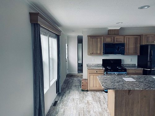 5th image of 150 Willow Dr