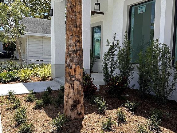 4th image of 164 NW 10th St