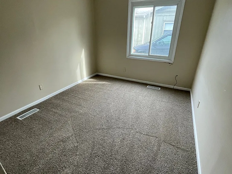 937 Dingledine Ave — Photo 5