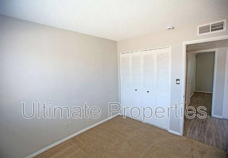 3144 W Charleston Ave — Photo 8