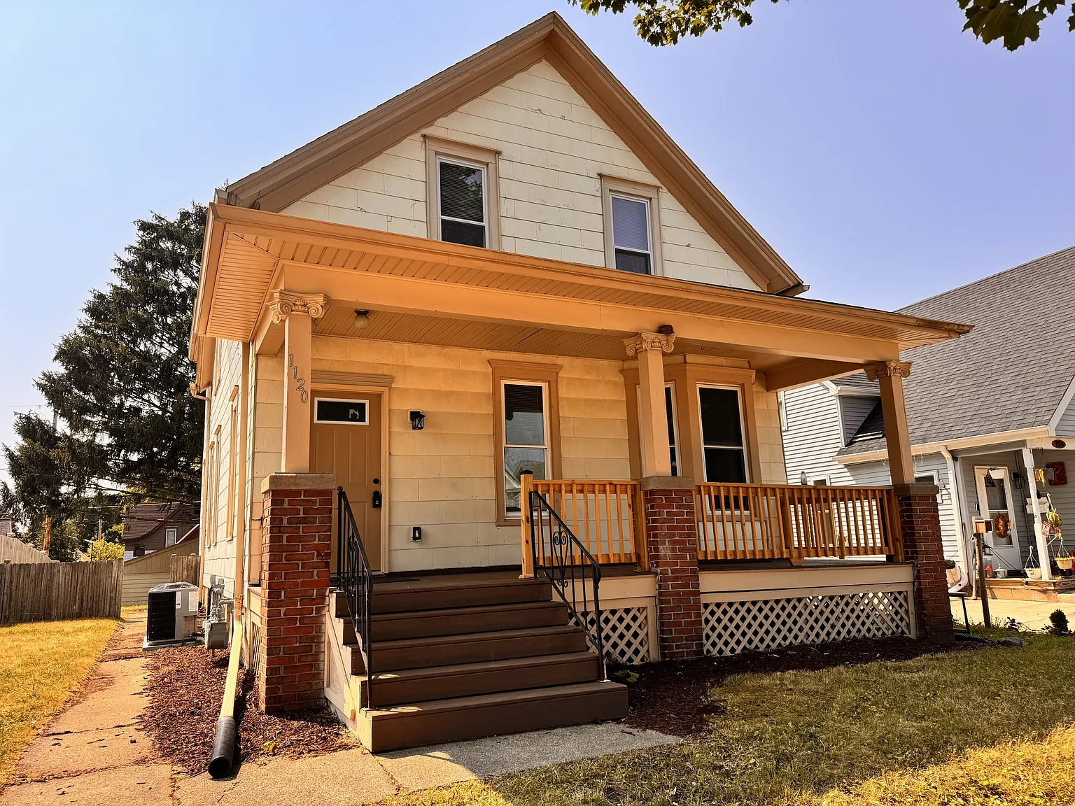 1120 David Street - 1 — Photo 2