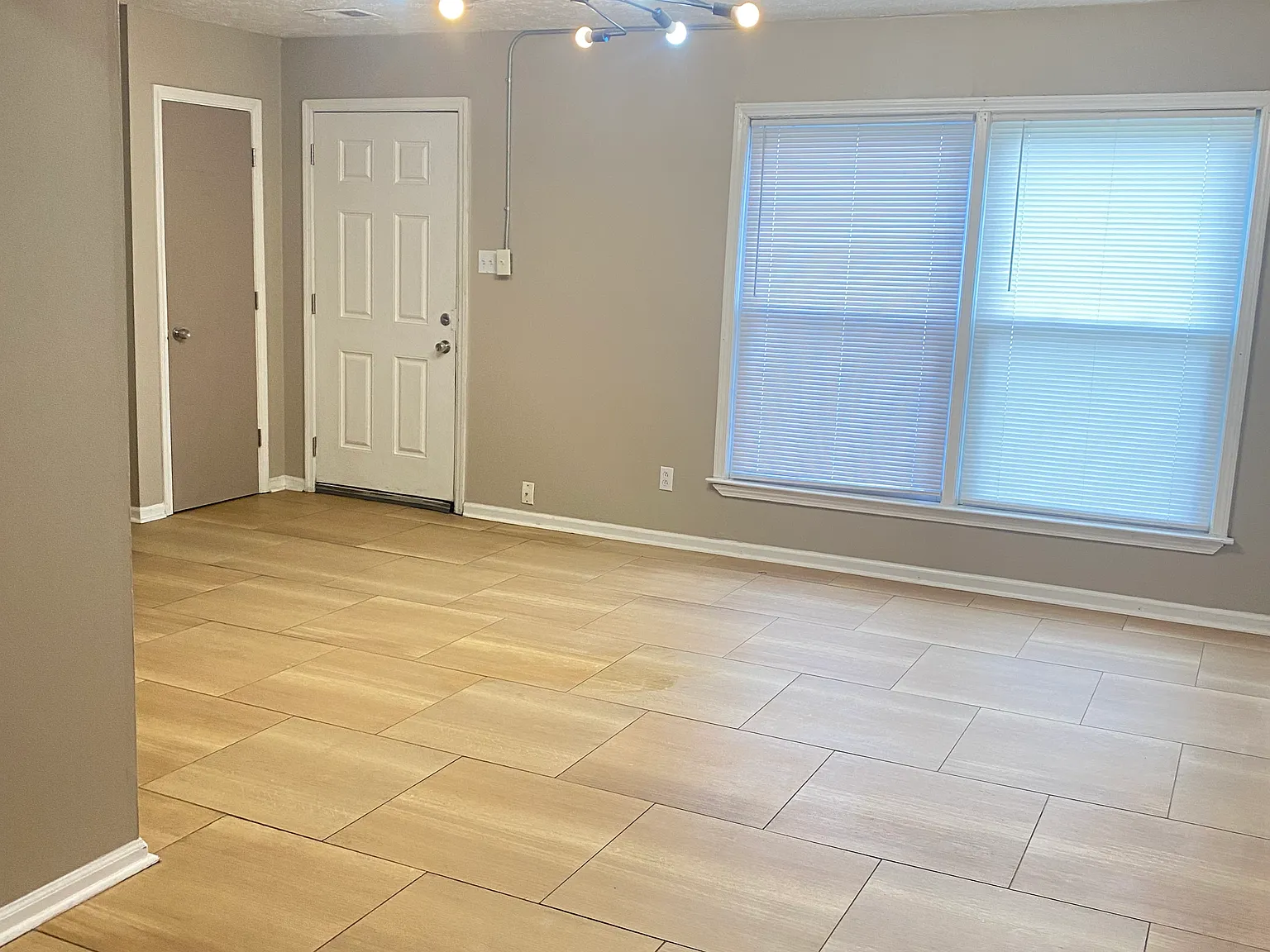 3 bed, 1080 sqft, $1,325 — Photo 2