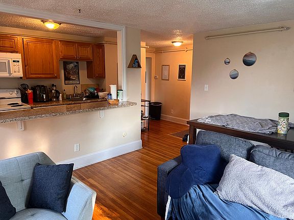2nd image of 176 North St #7