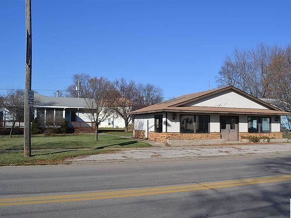 3rd image of 4305 Floyd Blvd