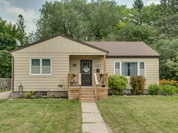 424 15th St S, Moorhead, MN 56560