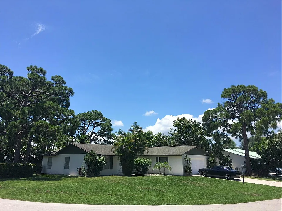 8842 SE Sandcastle Cir
