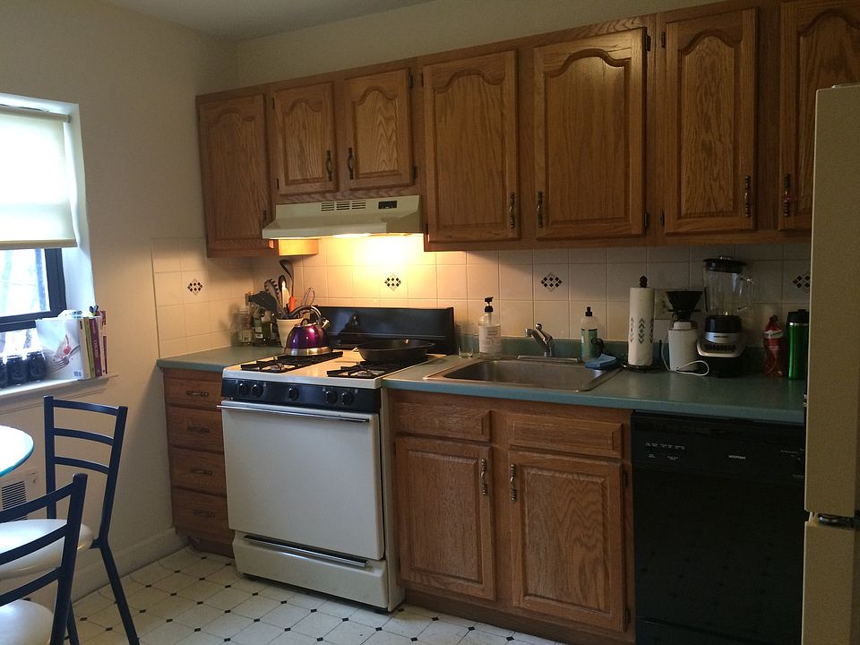 2nd image of 32A Harvard Ave APT 4