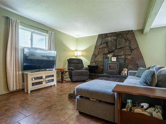 4th image of 2808 Sooke Lake Rd