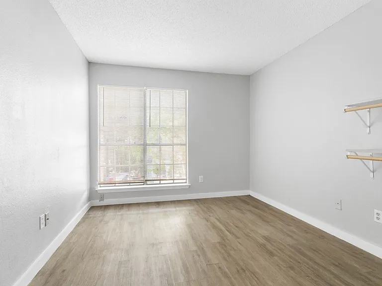 6710 Windsor Holw — Photo 18