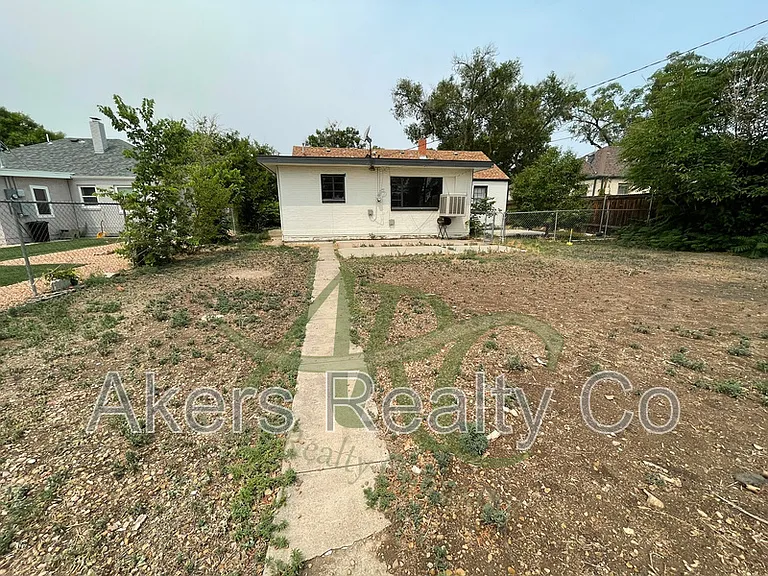2210 Court St — Photo 8