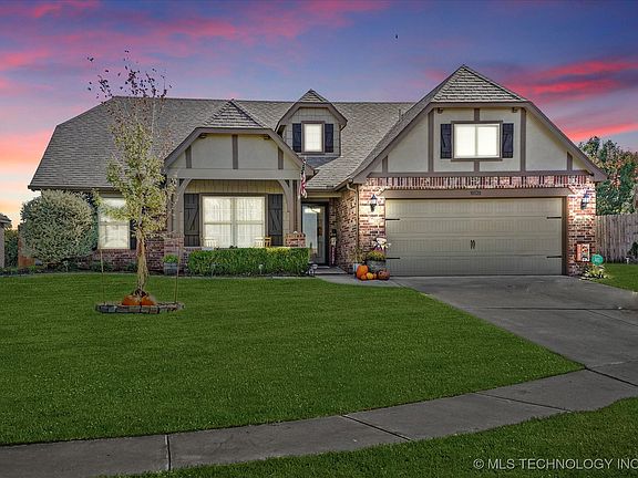 2nd image of 10529 N 121st East Ave