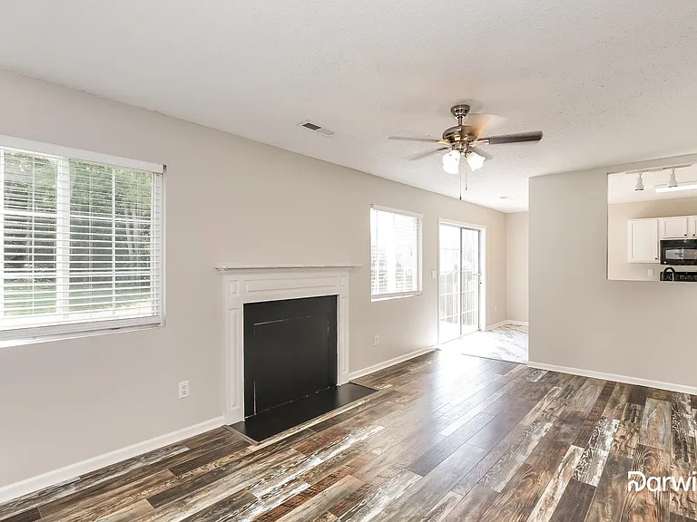 704 Sunmeadow Dr — Photo 7