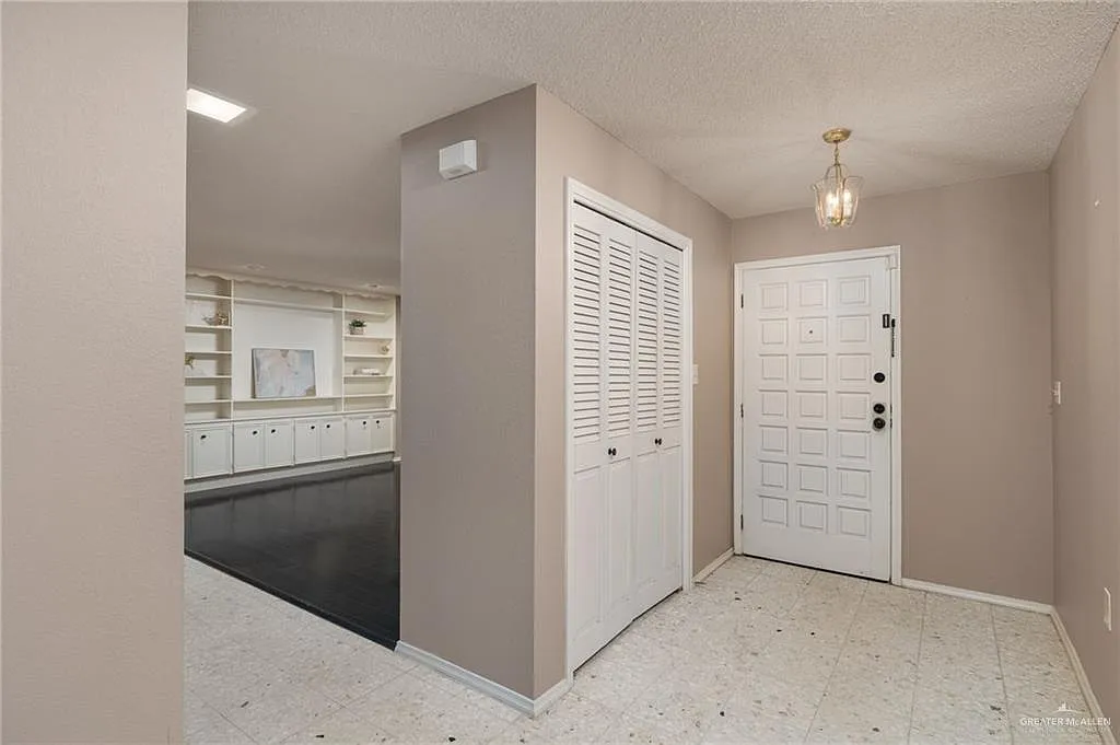 3 bed, 3.0 bath, 3427 sqft, $1,750 — Photo 2
