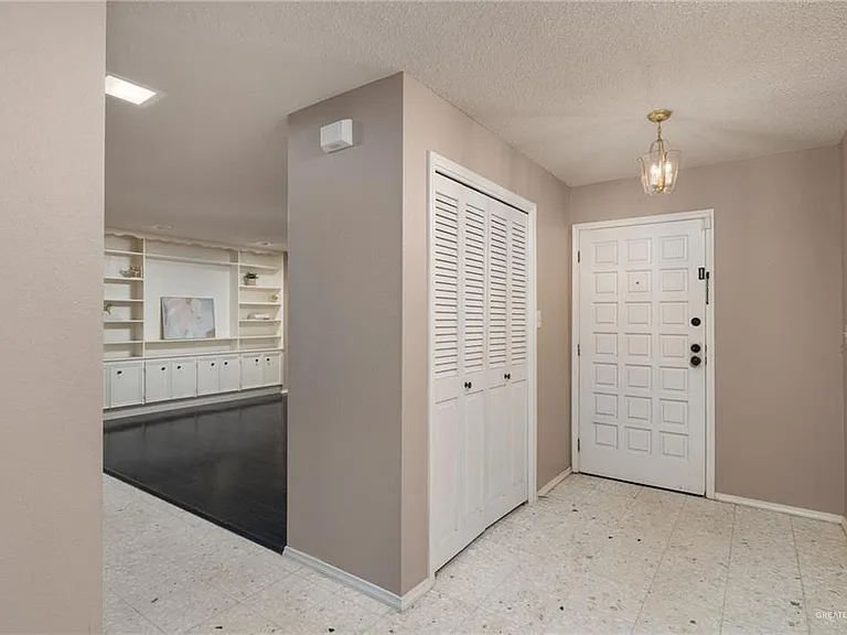 428 Vermont Ave — Photo 2