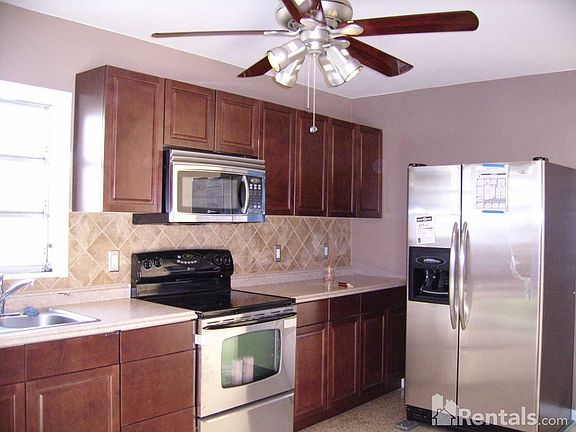 4th image of 1410 Island Dr S
