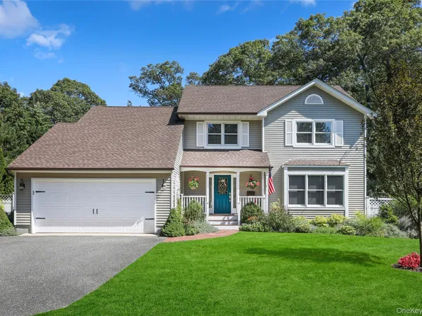 39 Roe Avenue, East Patchogue, NY 11772