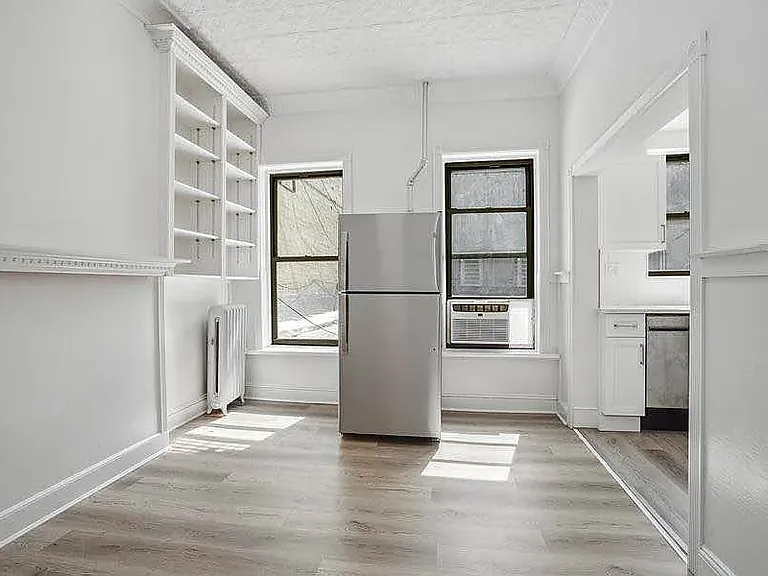 211 5th Ave #1 — Photo 3