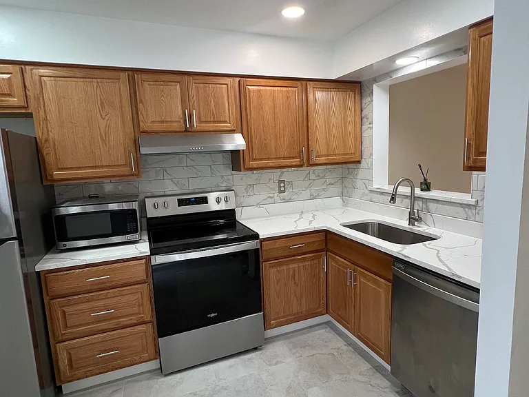 Lester Lee Ct — Photo 3