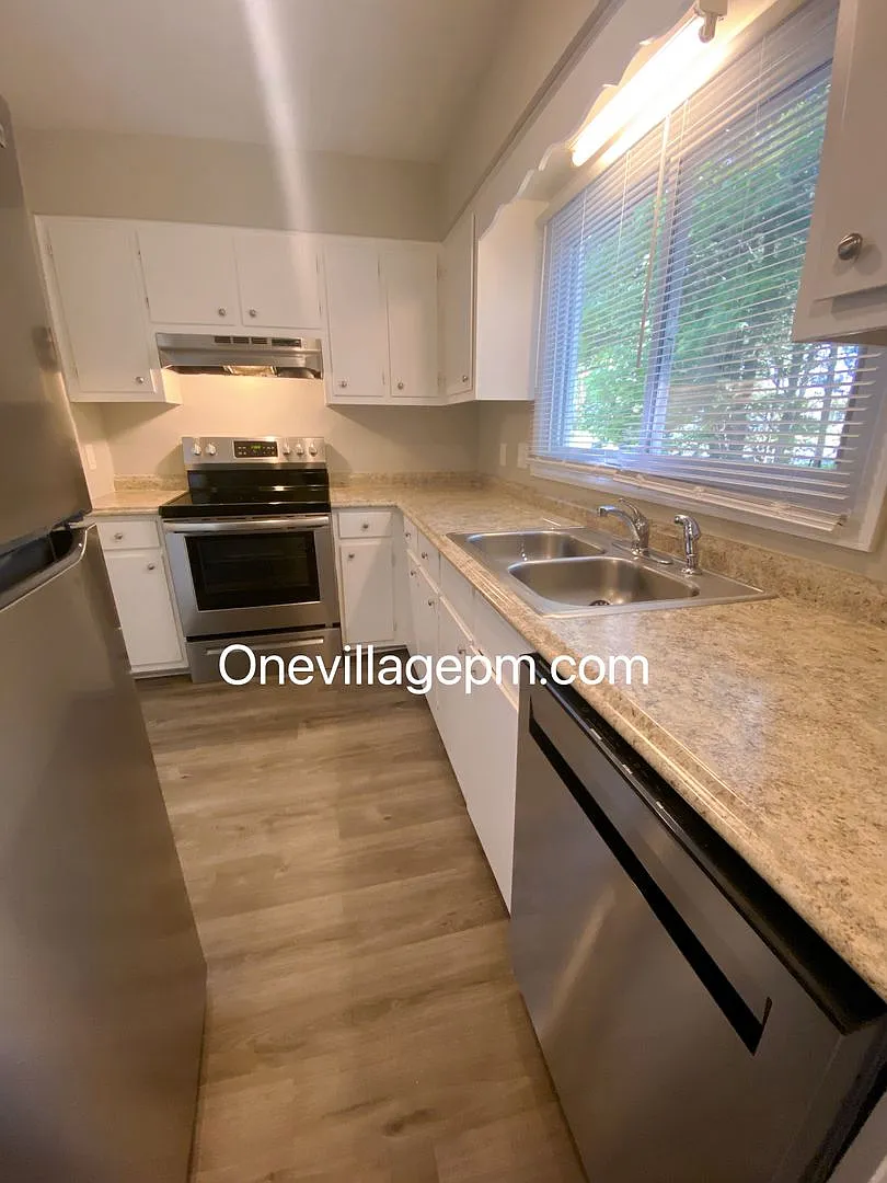 2416-2418 Moran St — Photo 2