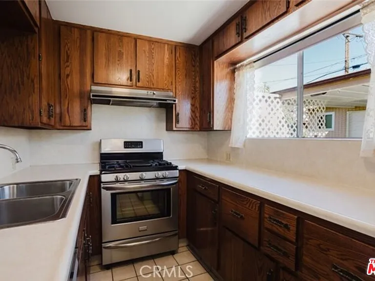 609 Alexander St — Photo 14