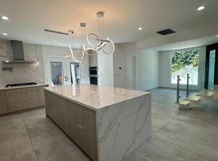 201 Country Club Pl, Burbank, CA 91501