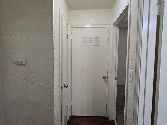 5th image of 1446 W Pontiac Way