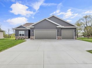 3153 Lazy Oak Ct, Green Bay, WI 54311