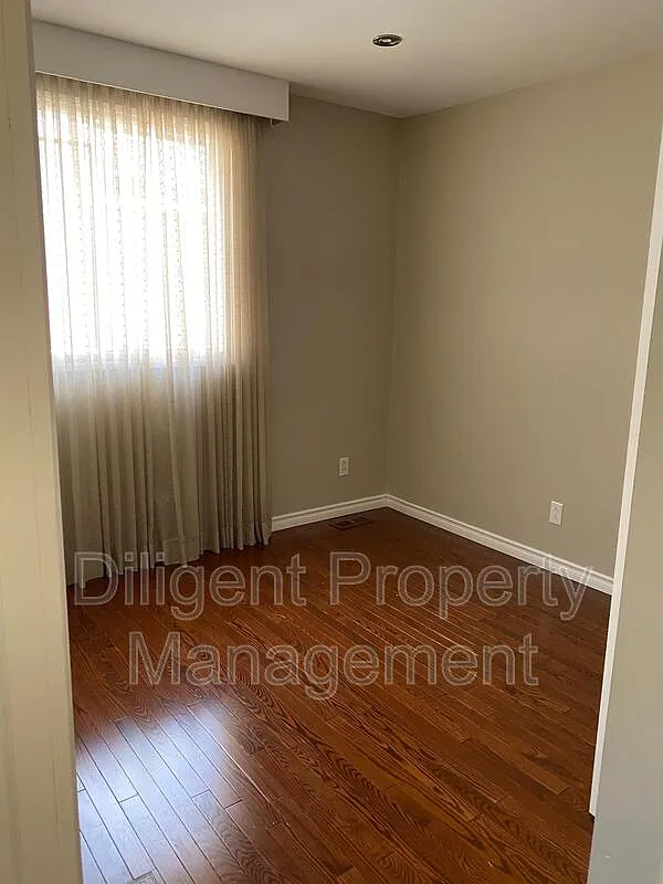 1 bed, 1.0 bath, 96 sqft, $700 — Photo 4